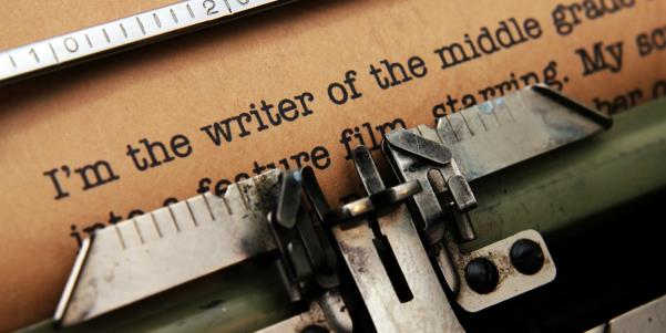 i-am-a-writer-on-typewriter-2000x1000.jpg