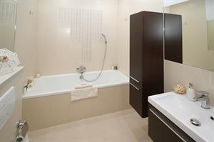 bathroom2.jpg