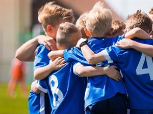 Shutterstock_756795328_kids football team_bērnu futbola komanda.jpg