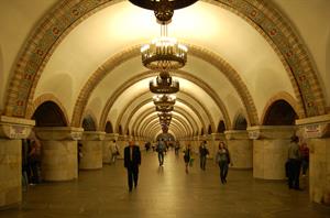 Zoloti_Vorota_metro_station_Kiev_2010_01.jpg