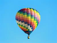 Shutterstock_1903706584_hot air balloon_gaisa balons.jpg